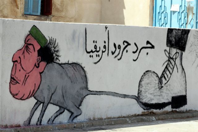 Σε πόλη νοτιοανατολικά της Τρίπολης επικεντρώνουν οι εξεγερμένοι το κυνήγι του Καντάφι