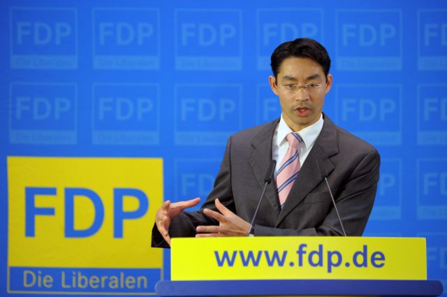 «Θέλουμε να ανακτήσει η Ελλάδα την δυναμική της για μείνει στο ευρώ» λέει τώρα ο Ρέσλερ