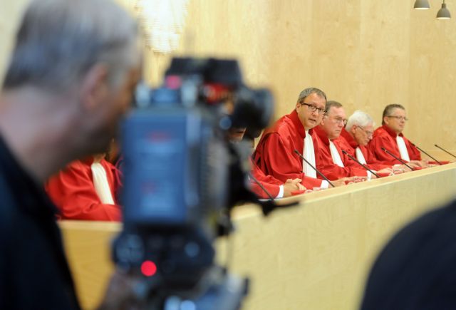 Ικανοποίηση στο Βερολίνο και την ΕΕ για την απόφαση της Καρλσρούης