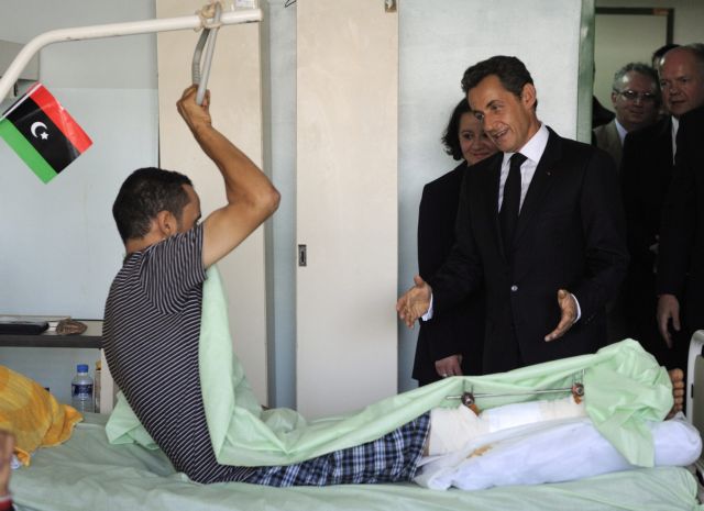 «Θα βρούμε τον Καντάφι» δηλώνουν Σαρκοζί-Κάμερον από τη «νέα» Λιβύη