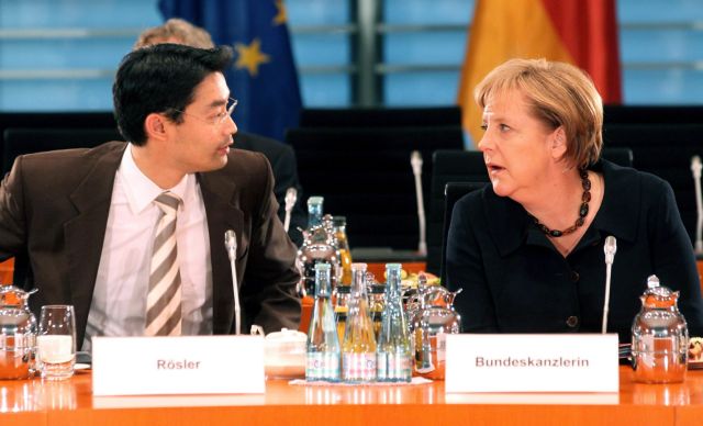 Ευρωπαϊκή παρέμβαση στα εσωτερικά των υπερχρεωμένων κρατών προτείνει η Μέρκελ