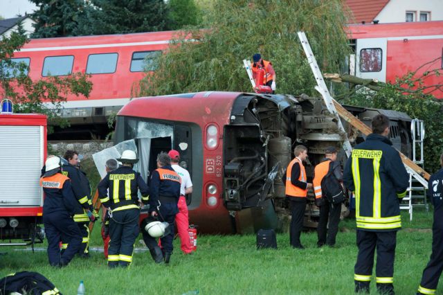 Δεκάδες τραυματίες από εκτροχιασμό τρένου στη Γερμανία
