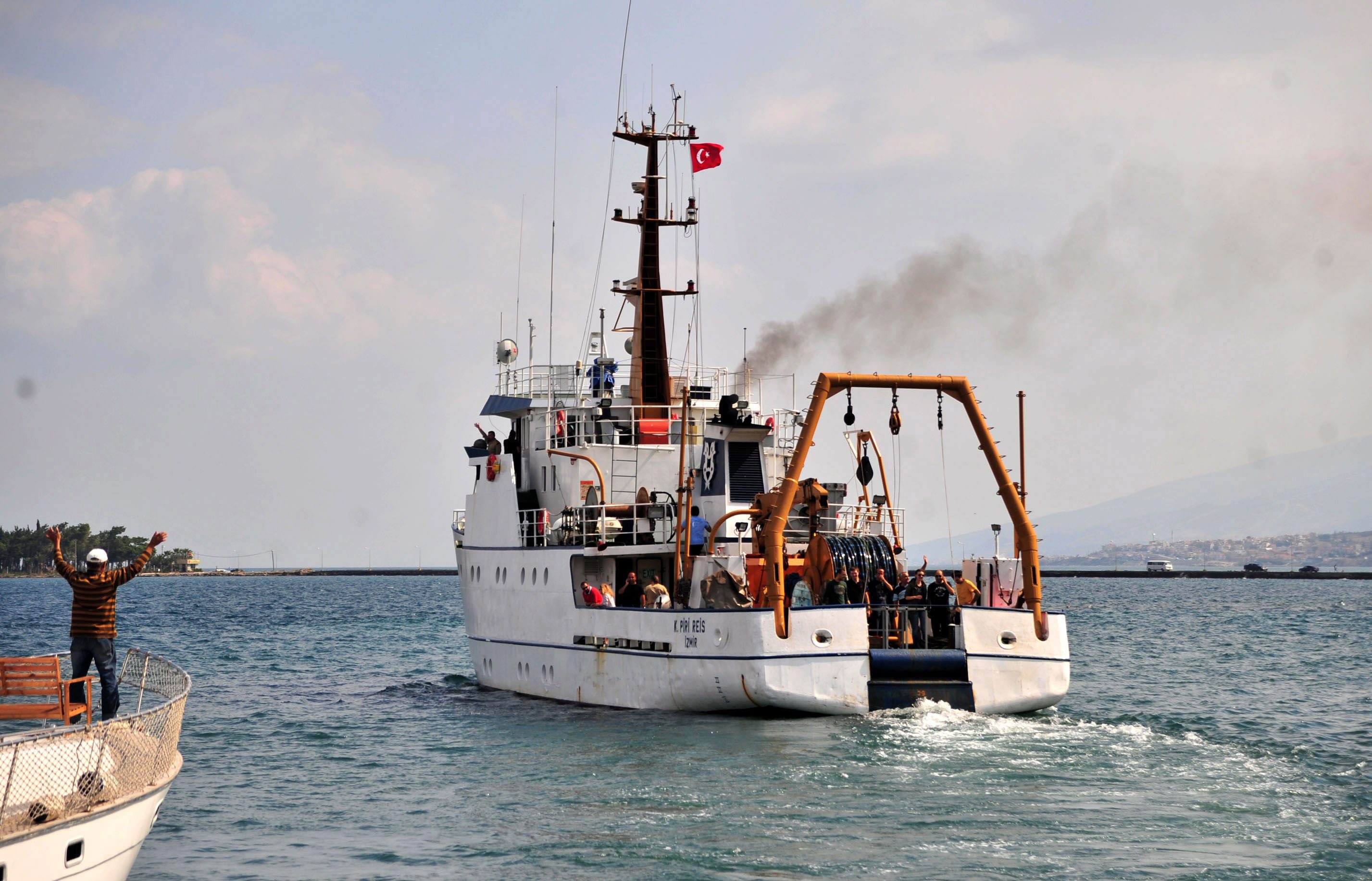 Δίπλα στην κυπριακή γεώτρηση το Piri Reis – Πολεμικά από τέσσερις χώρες πλέουν στην περιοχή