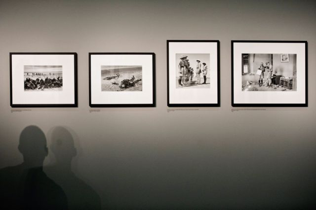 Η φρίκη του πολέμου μέσα από φωτογραφίες σε έκθεση στο Ντίσελντορφ