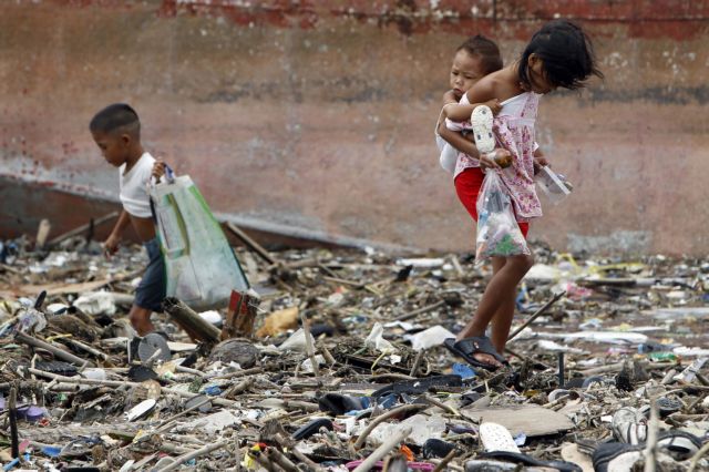 Νέος απολογισμός ανεβάζει τον αριθμό των νεκρών από τις πλημμύρες στις Φιλιππίνες σε 43