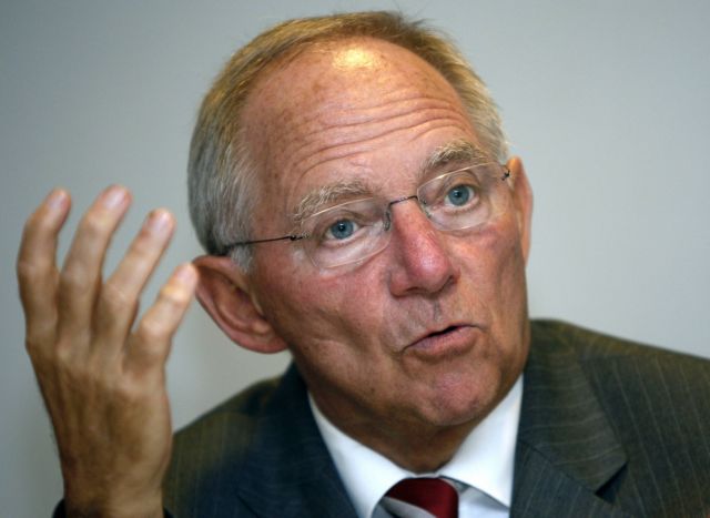 Η Ελλάδα πρέπει να παραμείνει στην Ευρωζώνη με κάθε κόστος, λέει ο Σόιμπλε