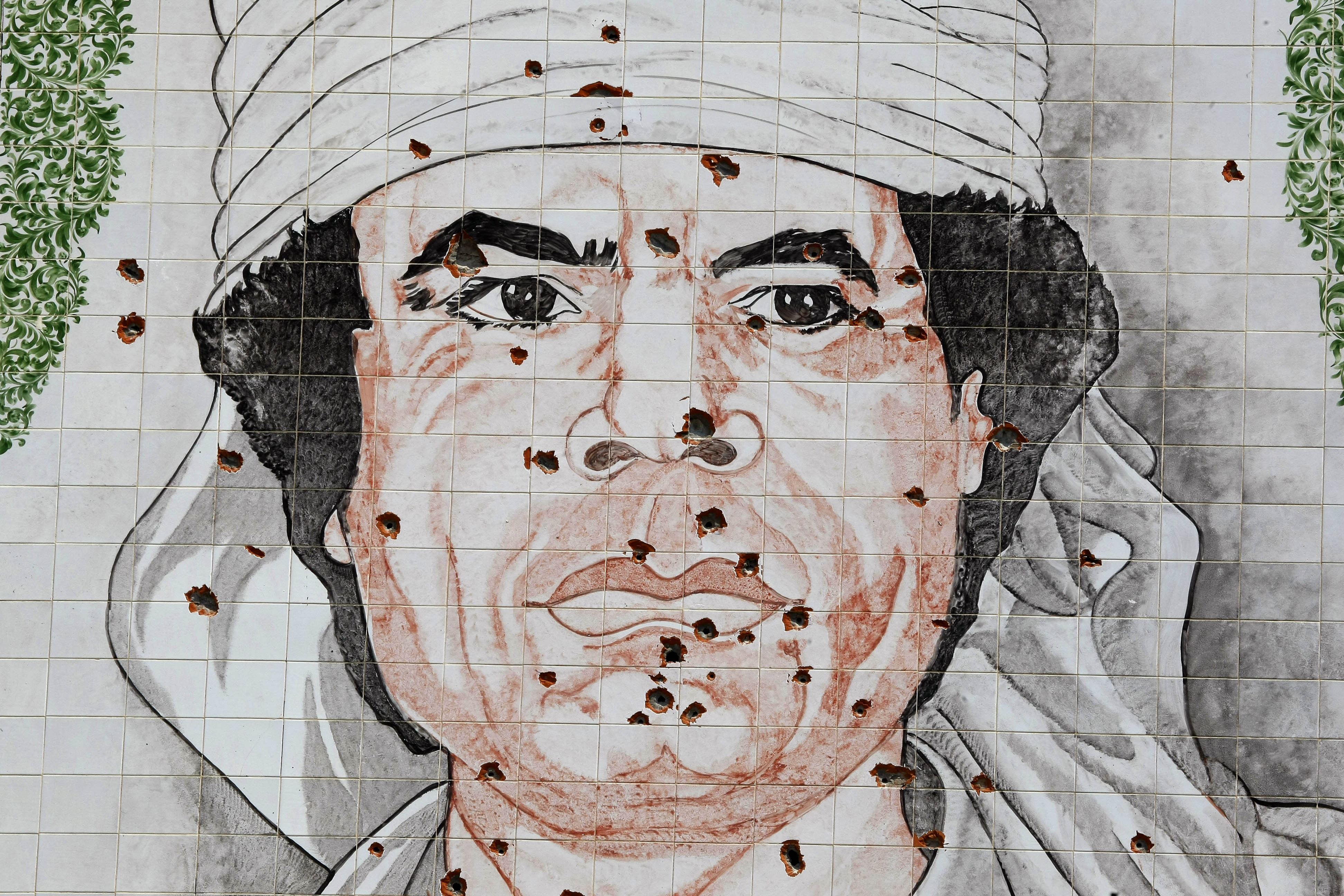 Να μην εγκαταλείψουν τον αγώνα καλεί τους οπαδούς του ο Καντάφι