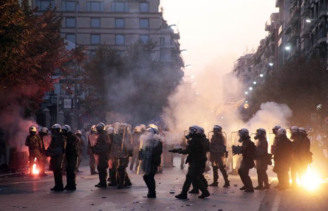 Στον εισαγγελέα οι 13 συλληφθέντες κατά τα επεισόδια σε Θεσσαλονίκη και Αθήνα
