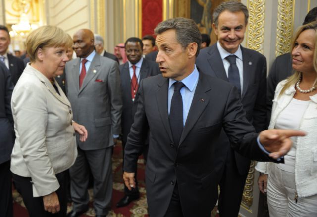 Ξεπάγωμα λιβυκών κεφαλαίων ζητά η Διάσκεψη του Παρισιού, παραμένει το ΝΑΤΟ