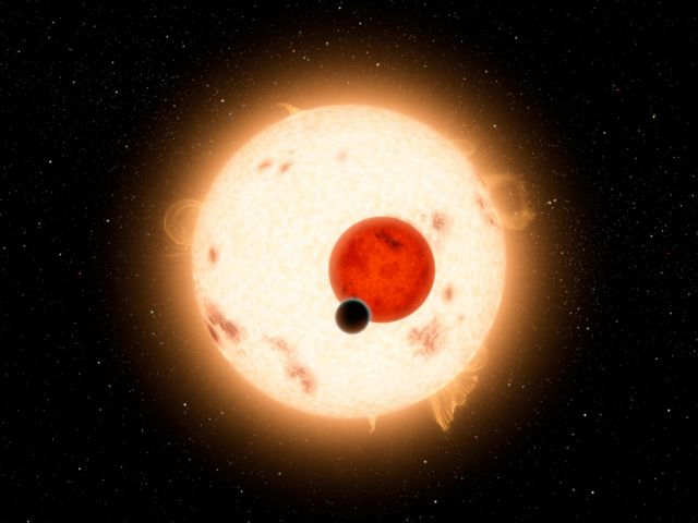 Μοναδικός εξωπλανήτης απολαμβάνει διπλό ηλιοβασίλεμα