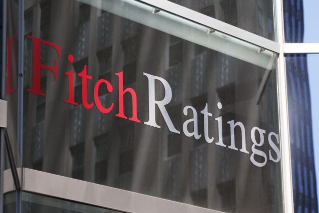 Η Fitch αναμένει ελληνική χρεοκοπία, αλλά όχι έξοδο από την Ευρωζώνη