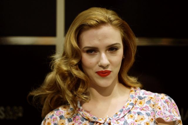 Κυβερνοεπιθέσεις κατά διασήμων ερευνά το FBI, με αφορμή γυμνή φωτογραφία της Γιόχανσον