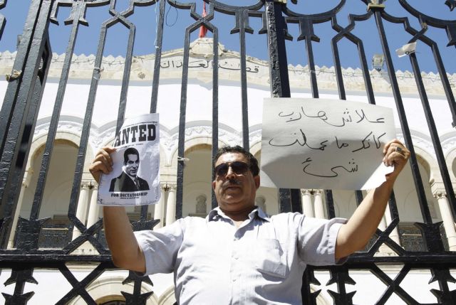 Ταραχές με μία νεκρή στην Τυνησία, πυρά από τις δυνάμεις επιβολής της τάξης