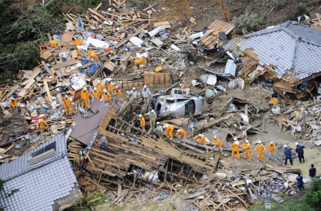 Έντονη κακοκαιρία και κατολισθήσεις λάσπης με 17 νεκρούς στη δυτική Ιαπωνία