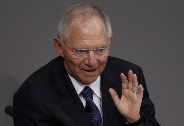 Πιθανή θεωρεί ο Σόιμπλε την αναθεώρηση των όρων για το δεύτερο πακέτο στην Ελλάδα