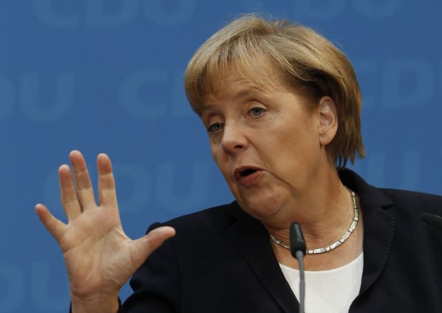 Επικίνδυνο ντόμινο θα προκαλούσε η έξοδος χώρας από την ευρωζώνη, λέει η Μέρκελ