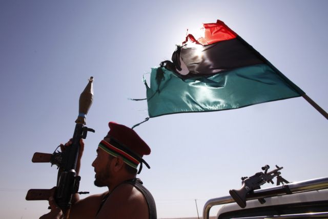 Σφυροκοπούνται τα τελευταία προπύργια του Μουαμάρ Καντάφι