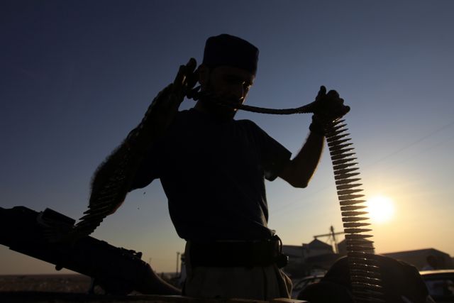 Σφοδρή αντίσταση από τους κανταφικούς συναντούν ακόμη οι κυβερνητικοί στη Λιβύη