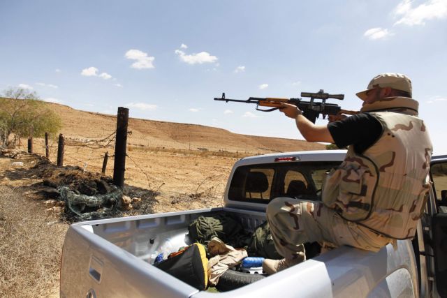 Σθεναρή αντίσταση συναντούν οι εξεγερμένοι στη Λιβύη