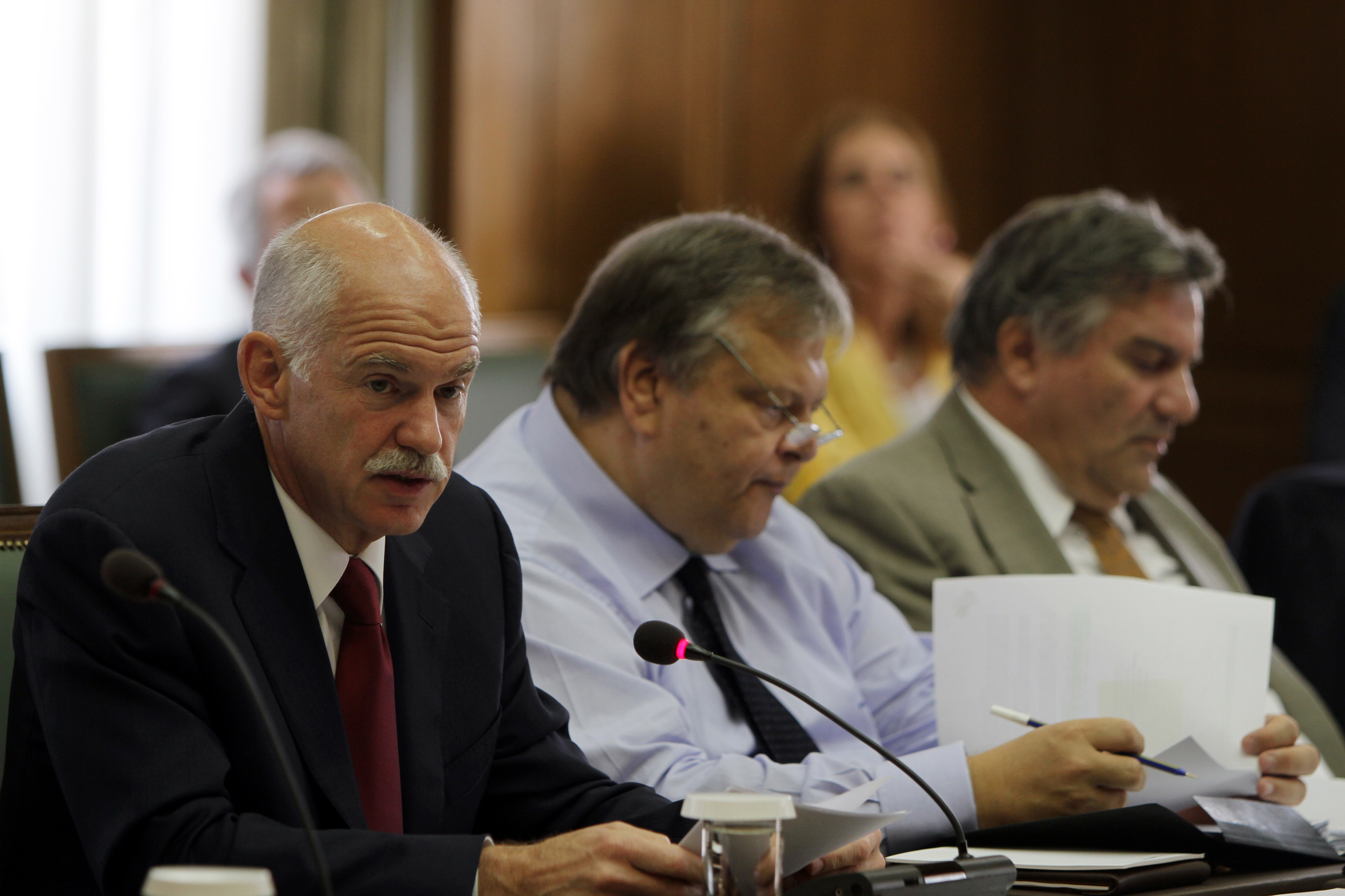 Το Μεσοπρόθεσμο επί τάπητος στη συνεδρίαση της Κυβερνητικής Επιτροπής