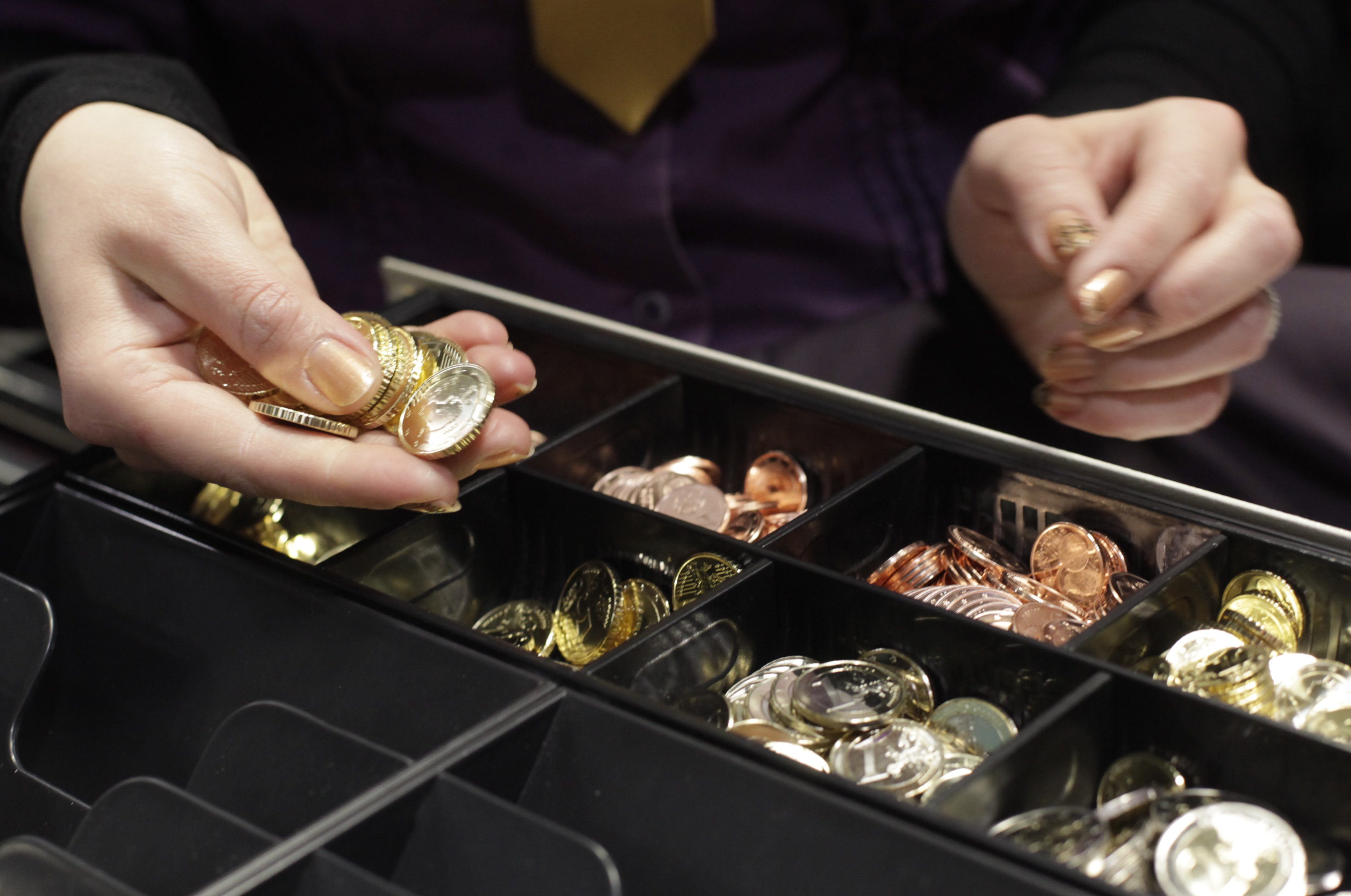 Eκτός στόχων τα έσοδα και οι δαπάνες του προϋπολογισμού στο οκτάμηνο