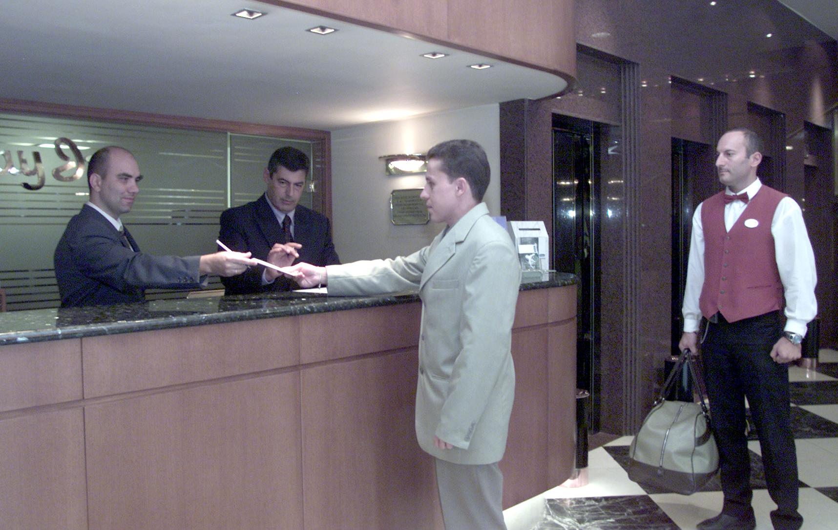 Κατά της εξαίρεσης του 13% ΦΠΑ στα all inclusive ξενοδοχεία η Κομισιόν