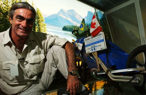 Το γύρο του κόσμου με τα πόδια σε 11 χρόνια ολοκληρώνει 55χρονος Καναδός