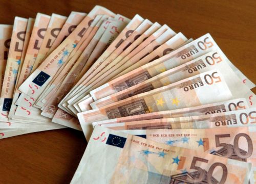 Εταιρείες-φαντάσματα και ιδιοκτήτες που έχουν πεθάνει στη μαύρη λίστα με τους μεγαλοοφειλέτες