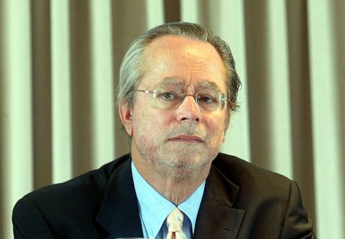 Άτολμος ο Καραμανλής, λαϊκιστής ο Σαμαράς, αναφέρει ο Γ.Λούλης στο νέο βιβλίο του