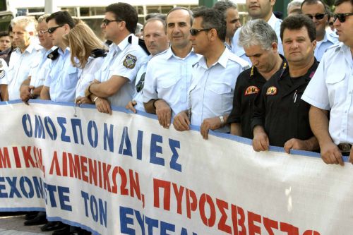 Οι ένστολοι πήραν τη σκυτάλη των κινητοποιήσεων λίγο πριν το άνοιγμα της ΔΕΘ