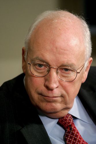 Υποβάλαμε μόνο τρία άτομα -όχι εκατοντάδες- σε εικονικό πνιγμό, λέει ο Τσένι