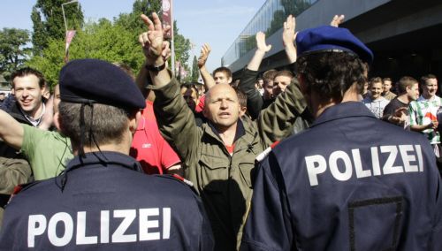 Ονόματα και διευθύνσεις 25.000 Αυστριακών αστυνομικών δημοσιοποίησαν οι χάκερ Anonymous