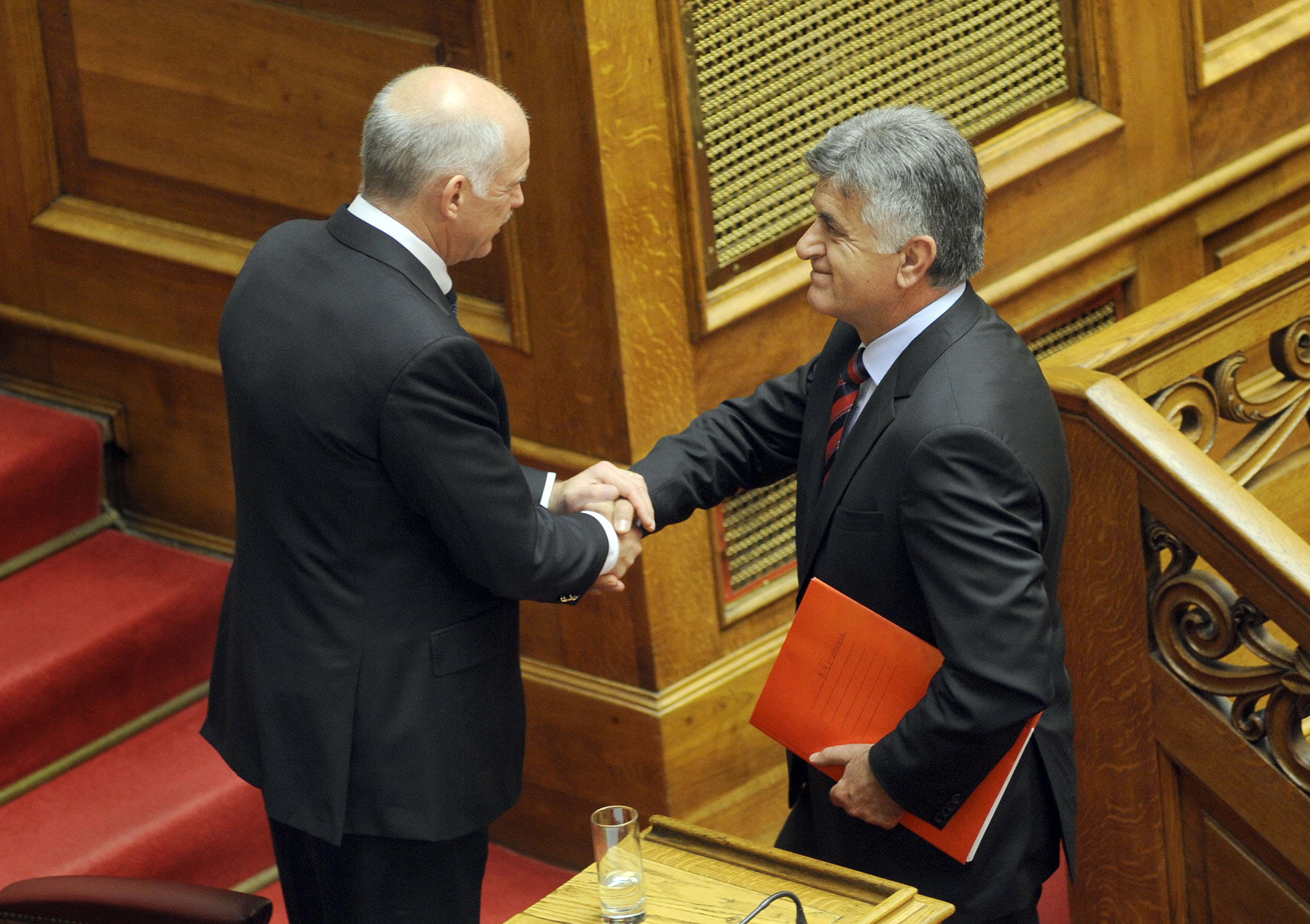 Εκτός προγράμματος συνάντηση του πρωθυπουργού με τον πρόεδρο της Βουλής