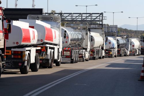 Στον εισαγγελέα βυτιοφορείς για μεταφορά υγρών τροφίμων και χημικών με τα ίδια οχήματα