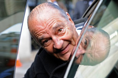 Αδυναμία να παραστεί στο δικαστήριο δηλώνει ο Ζακ Σιράκ
