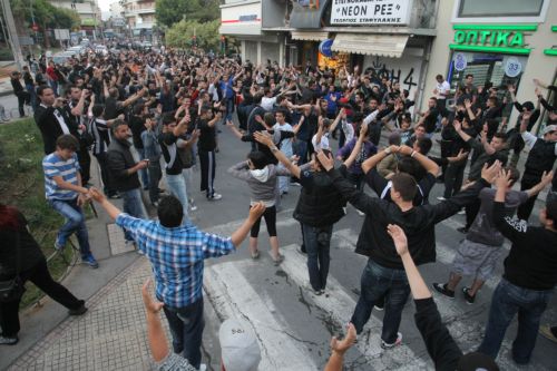 Μηχανοκίνητη πορεία διαμαρτυρίας οπαδών του Ηρακλή στην οικία Βενιζέλου