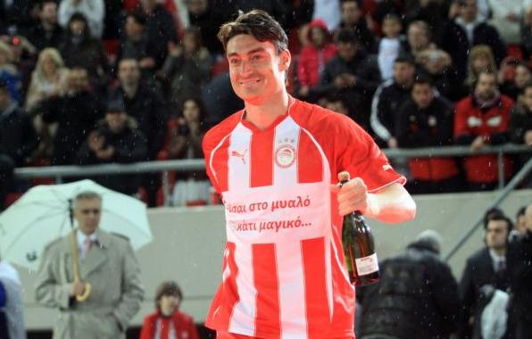 Ο Ριέρα έβαλε… φερετζέ και ευχαρίστησε τον ΟΣΦΠ