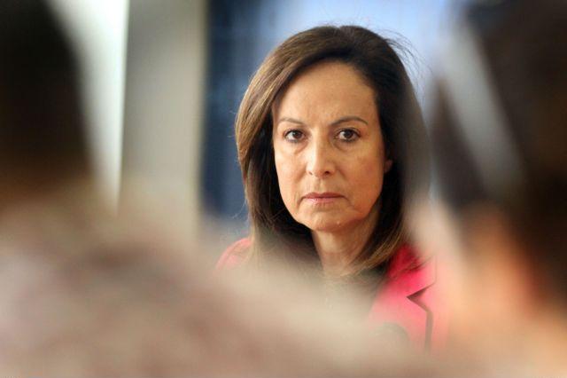 Παράνομη η παράλληλη διεξαγωγή μαθημάτων και εξεταστικής, λέει το υπουργείο Παιδείας