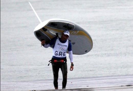 Να διασχίσει το Αιγαίο με την ιστιοσανίδα του σκοπεύει ο Κακλαμανάκης