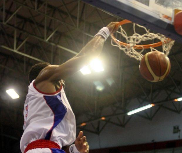 Πιέστηκε αλλά πήρε την πρώτη νίκη του ο Πανιώνιος, 76-66 τον Ηλυσιακό