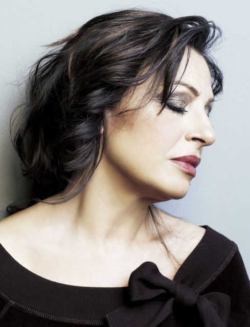 Η Χάρις Αλεξίου ερμηνεύει κινηματογραφικές μουσικές του Νίνο Ρότα