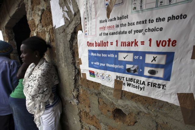 Προηγείται στην καταμέτρηση η βραβευμένη με Νόμπελ Λιβεριανή πρόεδρος