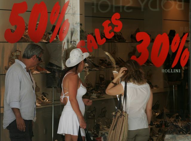 Μείωση 4,3% των λιανικών πωλήσεων τον Ιούλιο