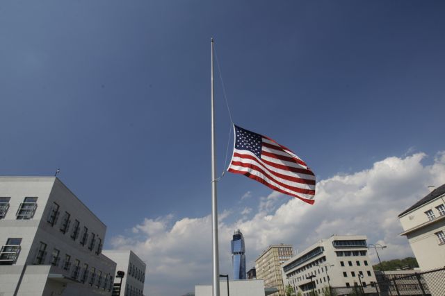 Ένοπλος άνοιξε πυρ έξω από την πρεσβεία των ΗΠΑ στο Σαράγεβο