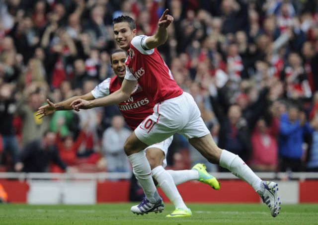 «Καθάρισε» ο Φαν Πέρσι για την Άρσεναλ, ισοπαλία για την Τότεναμ