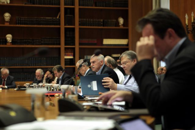 Εν αναμονή της συνάντησης Μέρκελ-Σαρκοζί η ελληνική κυβέρνηση