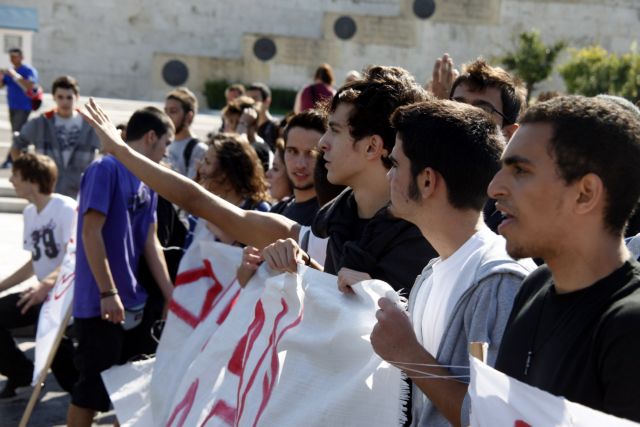 Ένταση στο Σύνταγμα σε επεισόδια μεταξύ αστυνομικών και μαθητών