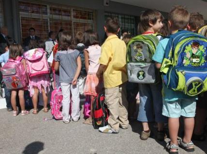 Διαψεύδει το υπουργείο Παιδείας τις καταγγελίες περί λιποθυμίας μαθητών από ασιτία