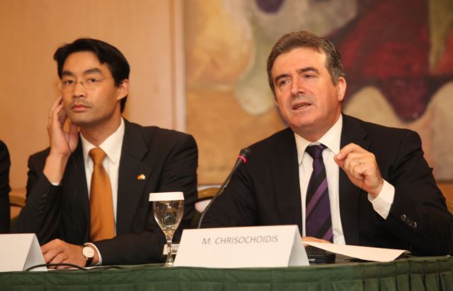 Στην έλλειψη ανταγωνιστικότητας οφείλεται η κρίση, λέει ο Φ. Ρέσλερ