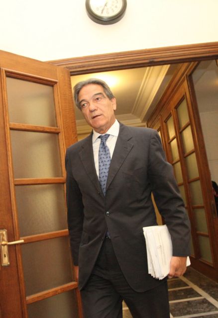 Επίθεση Σηφουνάκη κατά ιερέων που καλούν τους πολίτες να μην πληρώσουν